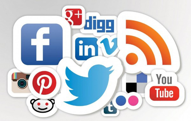 Tìm kiếm qua các kênh mạng xã hội như Facebook, Zalo, Instagram,..