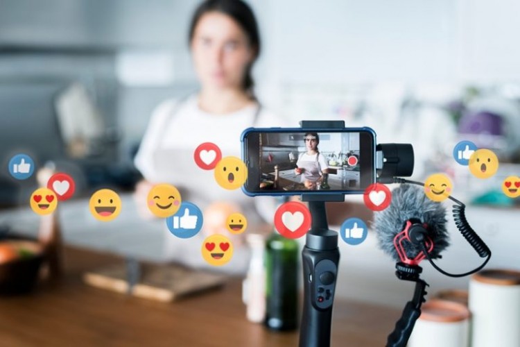 Tương tác trong thời gian thực của livestream giúp thương hiệu kết nối sâu hơn với khách hàng