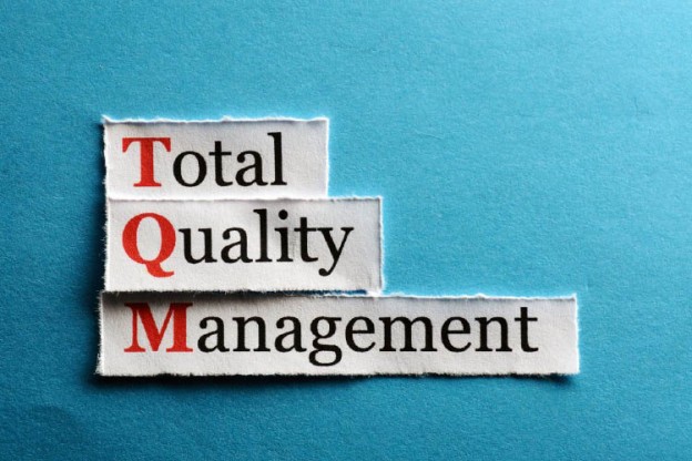 Mô hình quản trị TQM tập trung nâng cao chất lượng sản phẩm hoặc dịch vụ